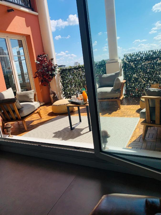 Bed And Breakfast Luxe La Defense U-Arena Courbevoie Bagian luar foto