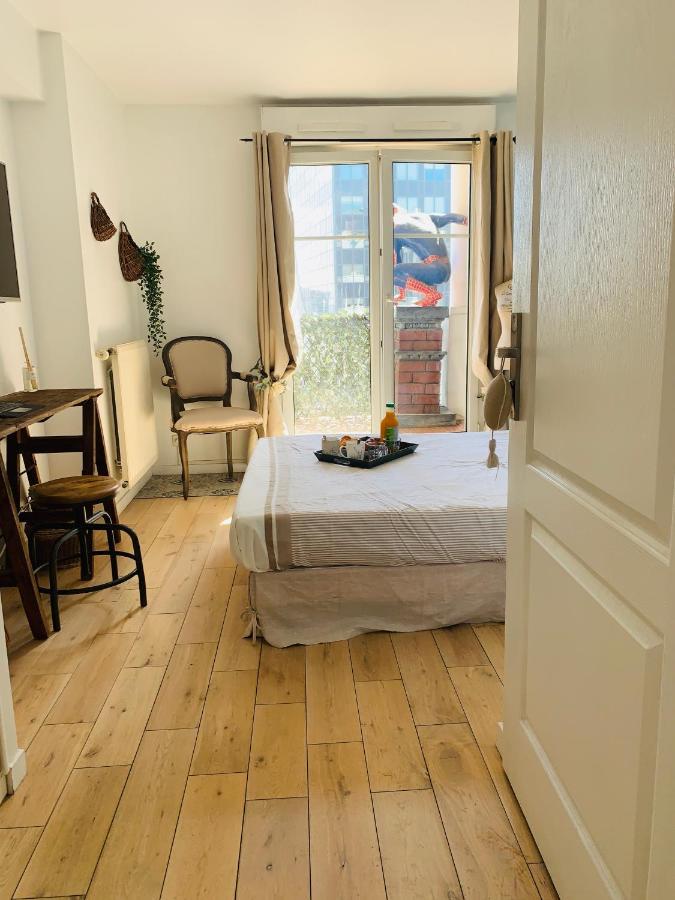 Bed And Breakfast Luxe La Defense U-Arena Courbevoie Bagian luar foto